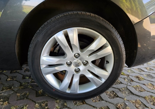 Peugeot 5008 cena 21900 przebieg: 216000, rok produkcji 2011 z Sompolno małe 781